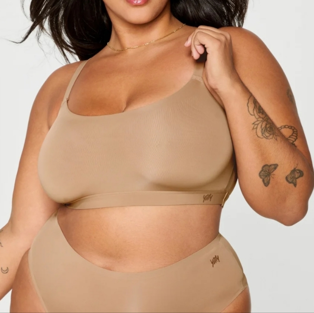 Fabletics/Yitty Smoothed Reality Square Neck Bralette